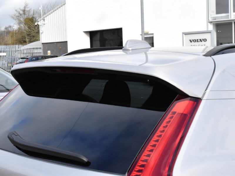 2025 (25) VOLVO XC40 2.0 B4P Plus Dark 5dr Auto 5069578