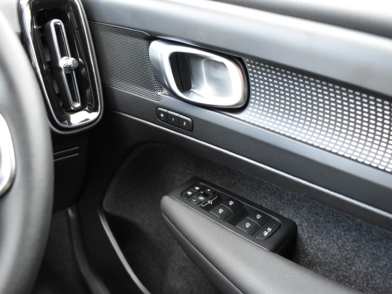 2025 (25) VOLVO XC40 2.0 B4P Plus Dark 5dr Auto 5069550