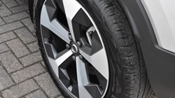 2025 (25) VOLVO XC40 2.0 B4P Plus Dark 5dr Auto 5069573