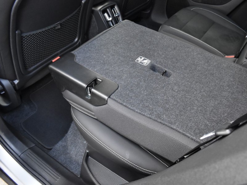 2025 (25) VOLVO XC40 2.0 B4P Plus Dark 5dr Auto 5069564