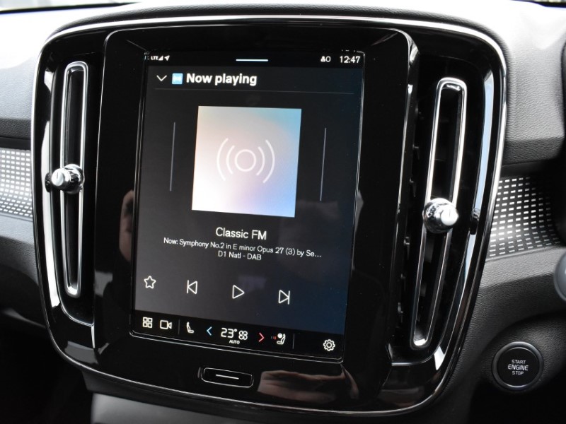 2025 (25) VOLVO XC40 2.0 B4P Plus Dark 5dr Auto 5069541