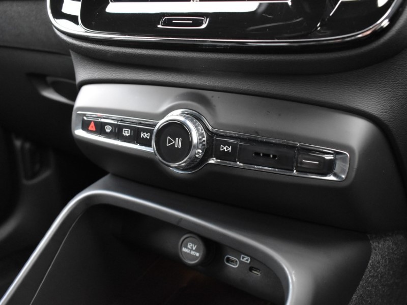 2025 (25) VOLVO XC40 2.0 B4P Plus Dark 5dr Auto 5069536