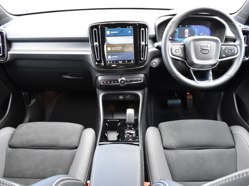 2025 (25) VOLVO XC40 2.0 B4P Plus Dark 5dr Auto 5069557