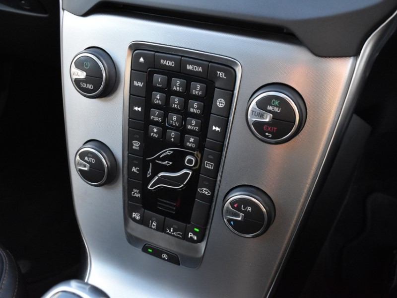 2017 (67) VOLVO V40 D4 [190] Cross Country Pro 5dr 5073536