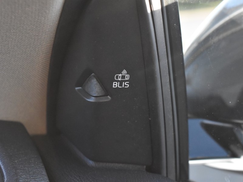 2017 (67) VOLVO V40 D4 [190] Cross Country Pro 5dr 5073543