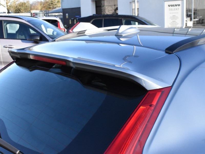 2017 (67) VOLVO V40 D4 [190] Cross Country Pro 5dr 5073564