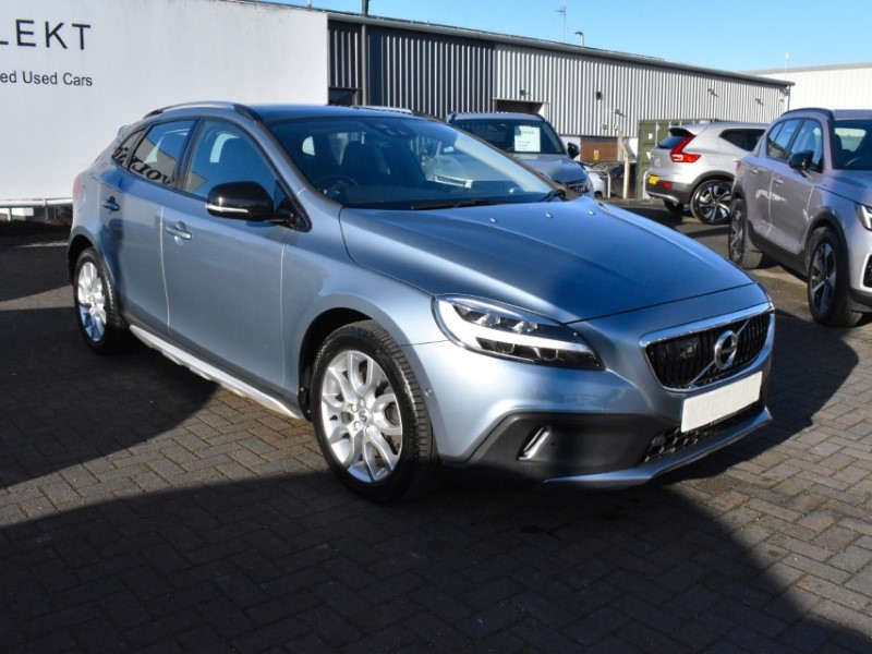 2017 (67) VOLVO V40 D4 [190] Cross Country Pro 5dr