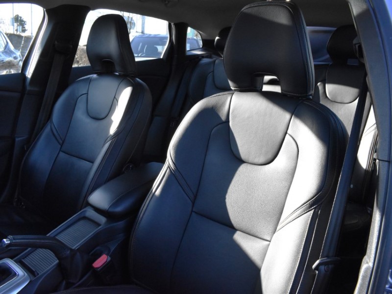 2017 (67) VOLVO V40 D4 [190] Cross Country Pro 5dr 5073555