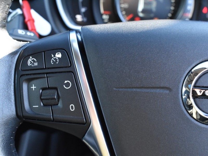 2017 (67) VOLVO V40 D4 [190] Cross Country Pro 5dr 5073534