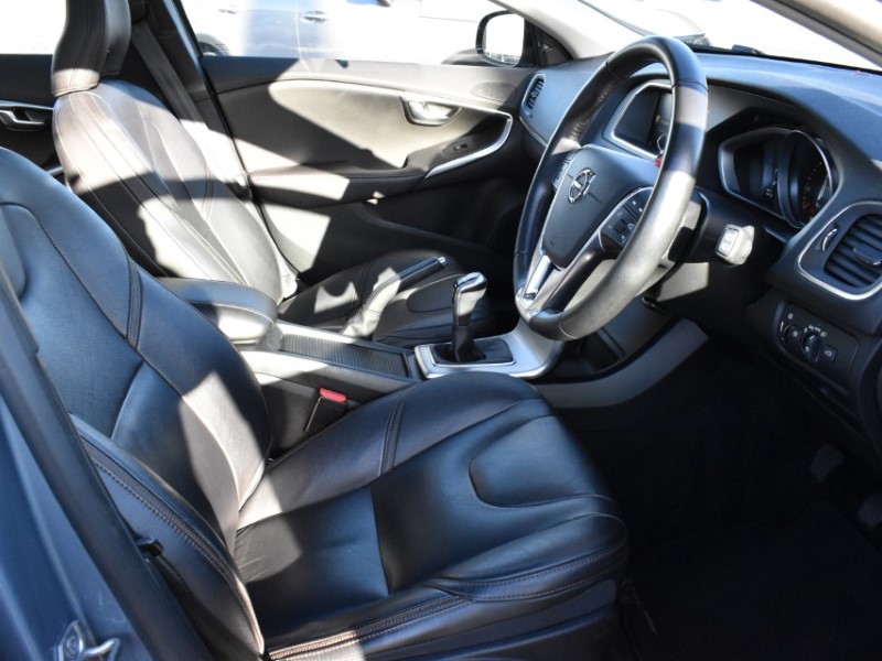 2017 (67) VOLVO V40 D4 [190] Cross Country Pro 5dr 5073547