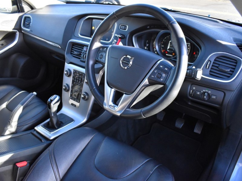 2017 (67) VOLVO V40 D4 [190] Cross Country Pro 5dr 5073545