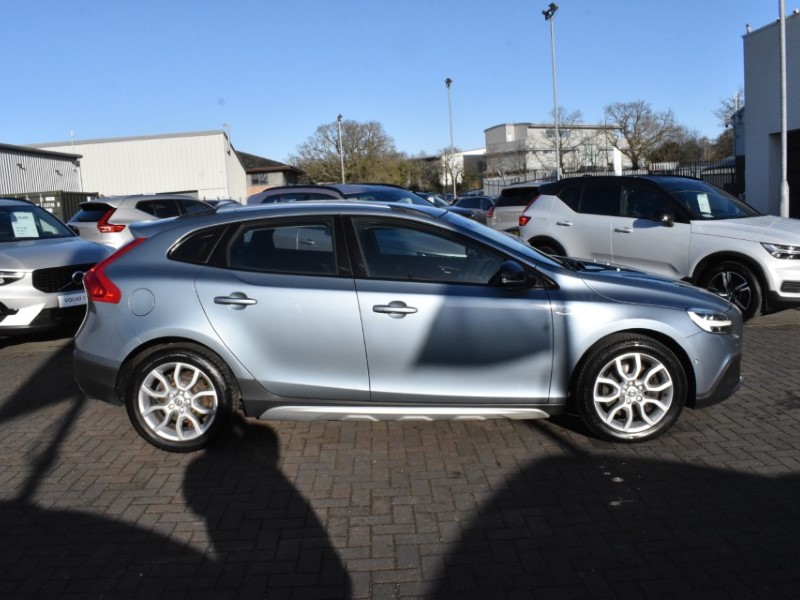 2017 (67) VOLVO V40 D4 [190] Cross Country Pro 5dr 5073529