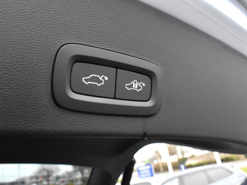 2025 (74) VOLVO XC40 2.0 B4P Ultra Dark 5dr Auto 5143334