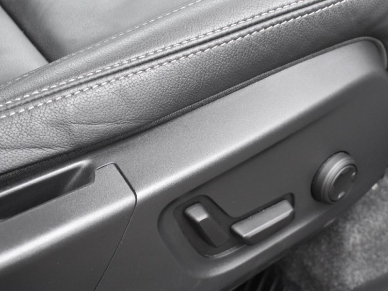 2025 (74) VOLVO XC40 2.0 B4P Ultra Dark 5dr Auto 5143315