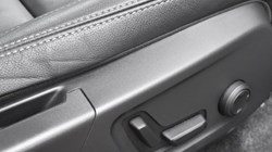 2025 (74) VOLVO XC40 2.0 B4P Ultra Dark 5dr Auto 5143315