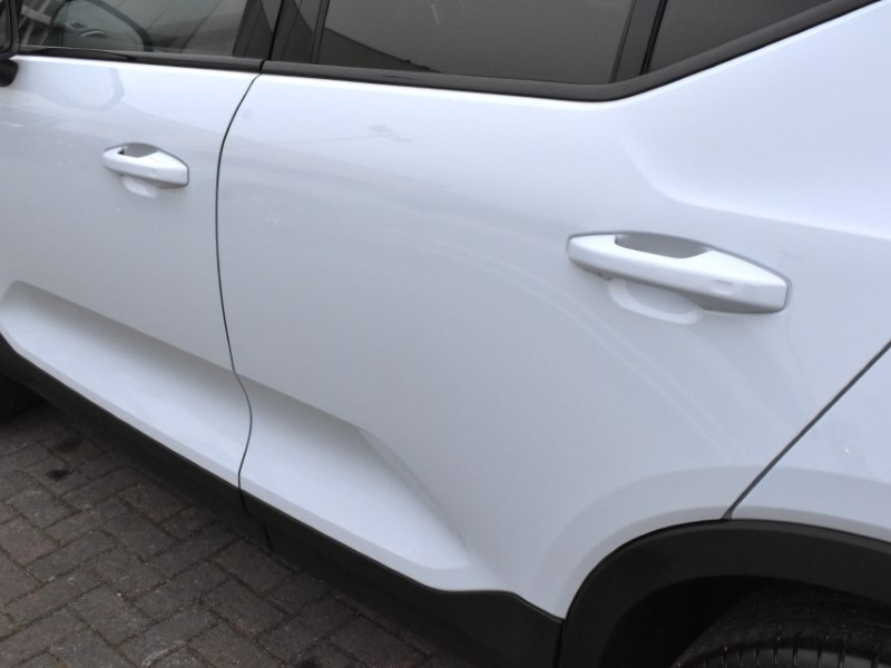 2025 (74) VOLVO XC40 2.0 B4P Ultra Dark 5dr Auto 5143338