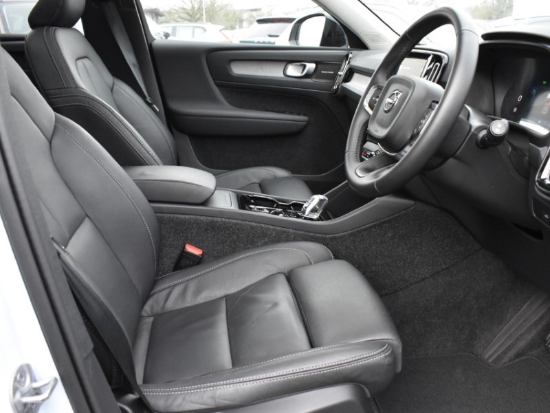 2025 (74) VOLVO XC40 2.0 B4P Ultra Dark 5dr Auto 5143313