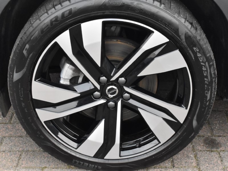 2025 (74) VOLVO XC40 2.0 B4P Ultra Dark 5dr Auto 5143336