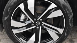 2025 (74) VOLVO XC40 2.0 B4P Ultra Dark 5dr Auto 5143336