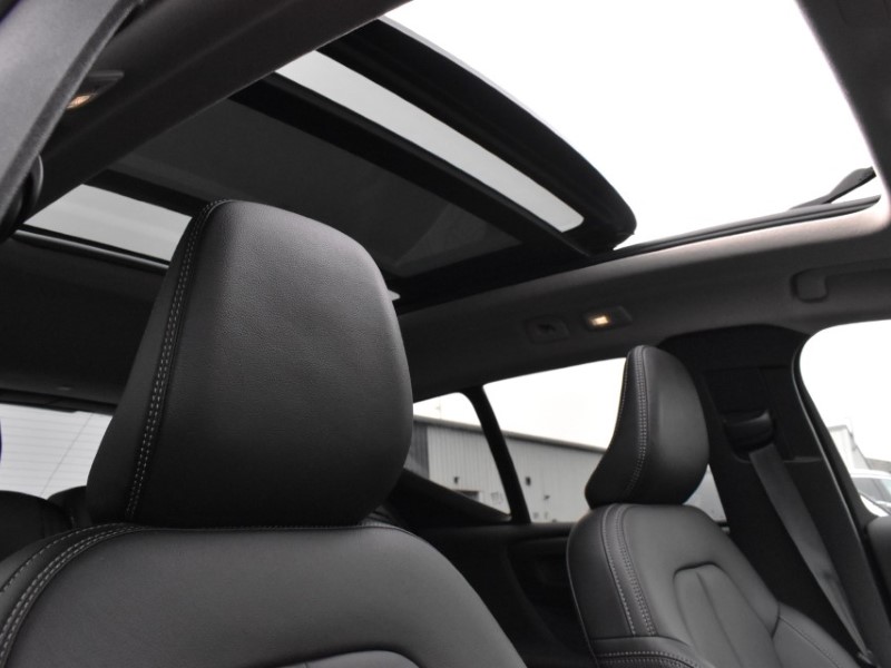 2025 (74) VOLVO XC40 2.0 B4P Ultra Dark 5dr Auto 5143319