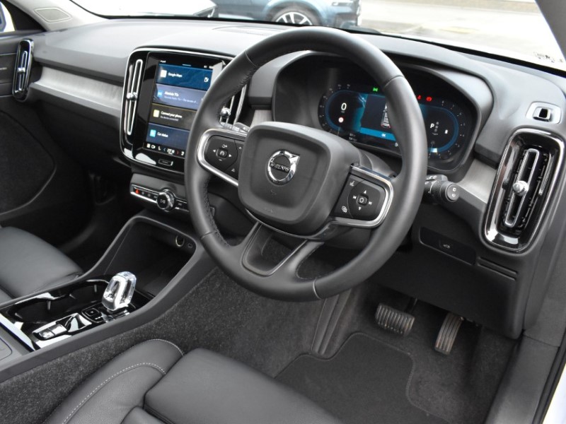 2025 (74) VOLVO XC40 2.0 B4P Ultra Dark 5dr Auto 5143314