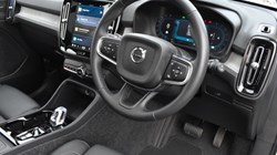 2025 (74) VOLVO XC40 2.0 B4P Ultra Dark 5dr Auto 5143314