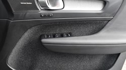 2025 (74) VOLVO XC40 2.0 B4P Ultra Dark 5dr Auto 5143311