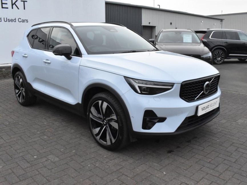2025 (74) VOLVO XC40 2.0 B4P Ultra Dark 5dr Auto