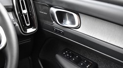 2025 (74) VOLVO XC40 2.0 B4P Ultra Dark 5dr Auto 5143298