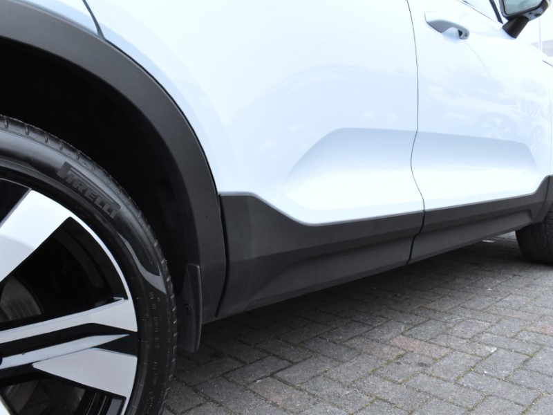 2025 (74) VOLVO XC40 2.0 B4P Ultra Dark 5dr Auto 5143344