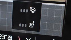 2025 (74) VOLVO XC40 2.0 B4P Ultra Dark 5dr Auto 5143310