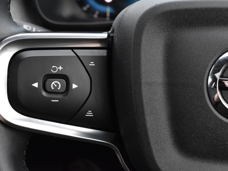 2025 (74) VOLVO XC40 2.0 B4P Ultra Dark 5dr Auto 5143302