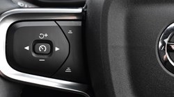 2025 (74) VOLVO XC40 2.0 B4P Ultra Dark 5dr Auto 5143302