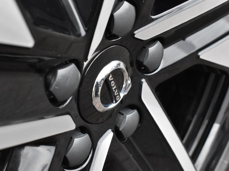 2025 (74) VOLVO XC40 2.0 B4P Ultra Dark 5dr Auto 5143345