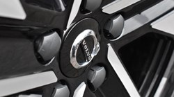 2025 (74) VOLVO XC40 2.0 B4P Ultra Dark 5dr Auto 5143345