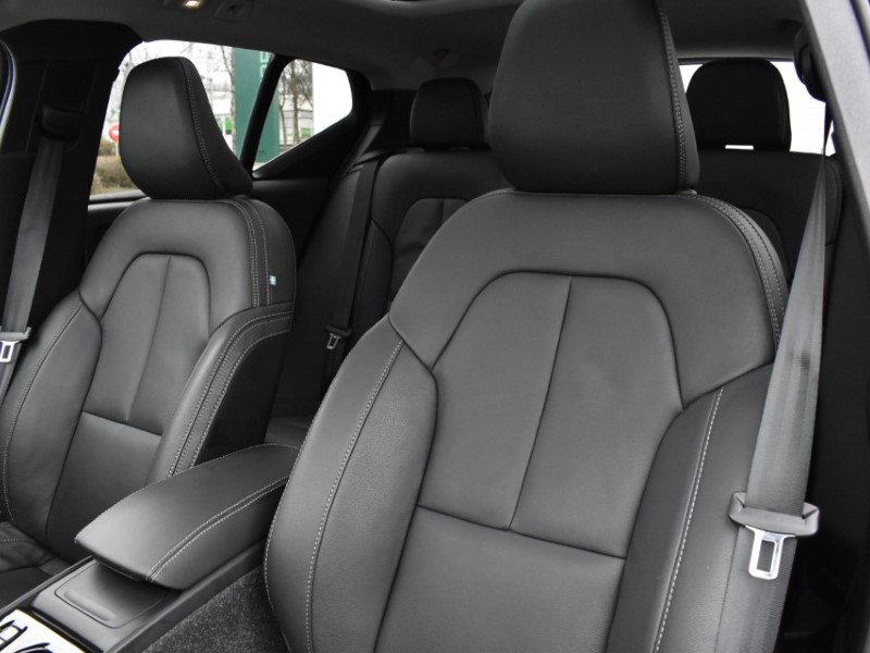 2025 (74) VOLVO XC40 2.0 B4P Ultra Dark 5dr Auto 5143329