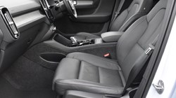 2025 (74) VOLVO XC40 2.0 B4P Ultra Dark 5dr Auto 5143325