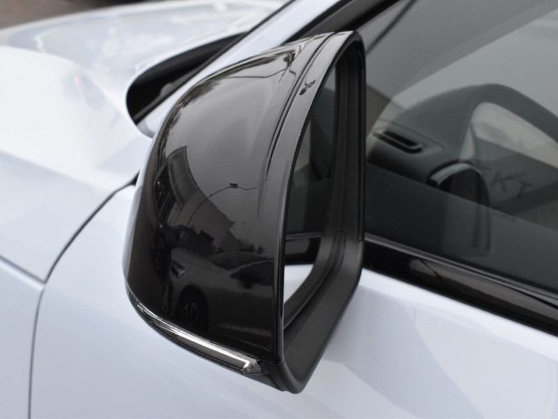 2025 (74) VOLVO XC40 2.0 B4P Ultra Dark 5dr Auto 5143337