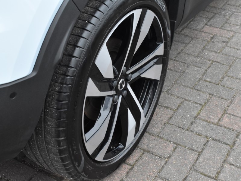 2025 (74) VOLVO XC40 2.0 B4P Ultra Dark 5dr Auto 5143342