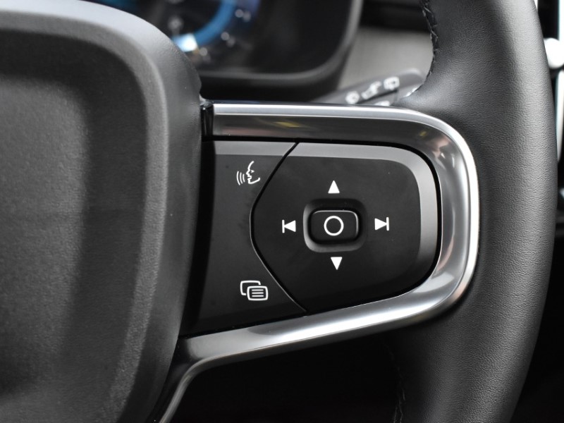 2025 (74) VOLVO XC40 2.0 B4P Ultra Dark 5dr Auto 5143303