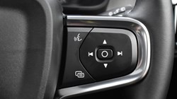 2025 (74) VOLVO XC40 2.0 B4P Ultra Dark 5dr Auto 5143303