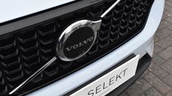 2025 (74) VOLVO XC40 2.0 B4P Ultra Dark 5dr Auto 5143347