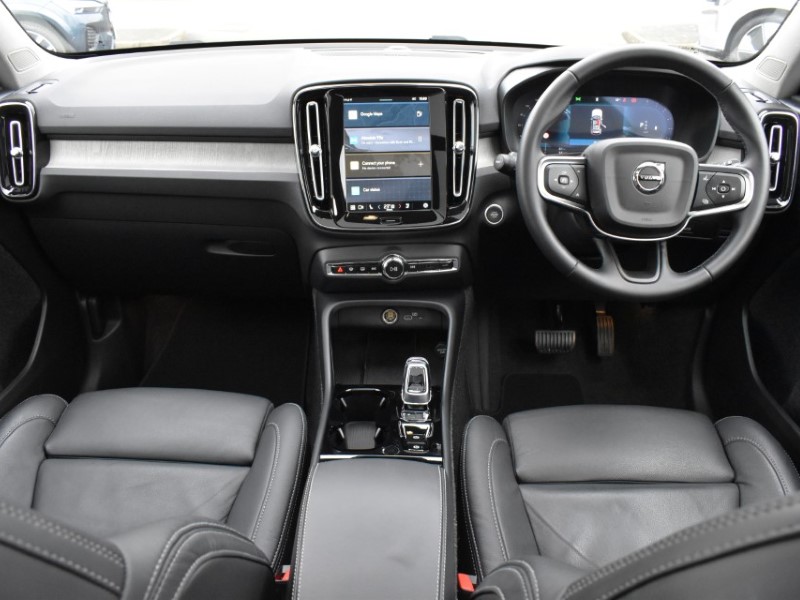 2025 (74) VOLVO XC40 2.0 B4P Ultra Dark 5dr Auto 5143324