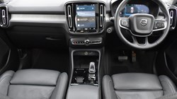 2025 (74) VOLVO XC40 2.0 B4P Ultra Dark 5dr Auto 5143324