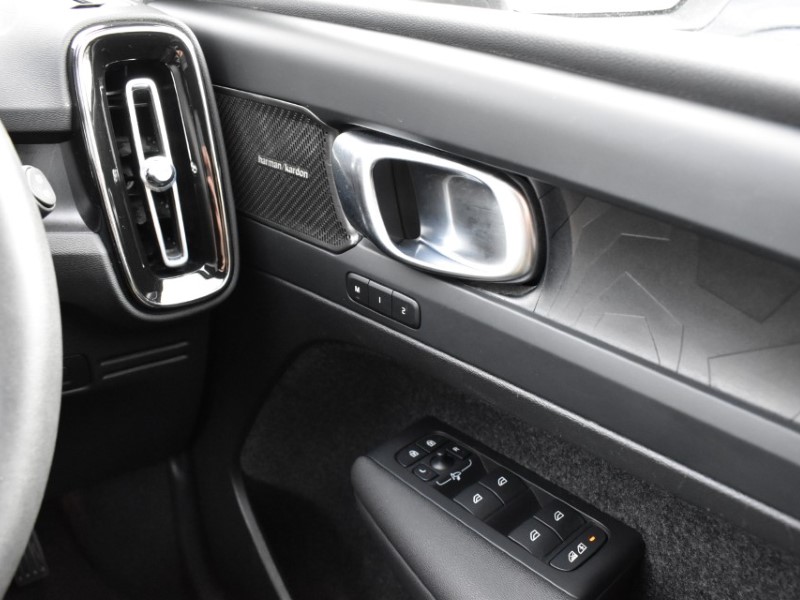 2022 (72) VOLVO XC40 1.5 T5 Recharge PHEV Ultimate Dark 5dr Auto 5145949