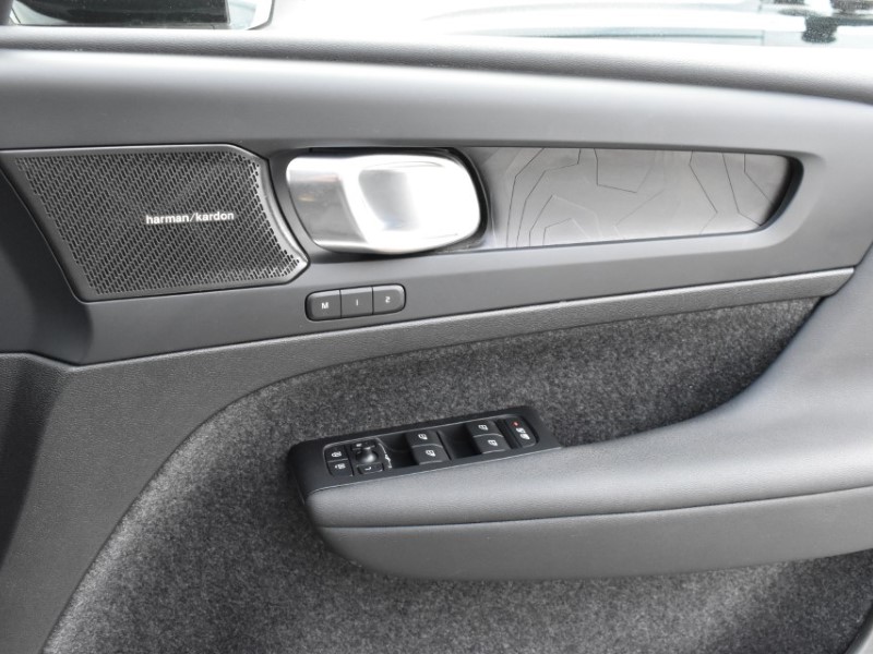 2022 (72) VOLVO XC40 1.5 T5 Recharge PHEV Ultimate Dark 5dr Auto 5145958