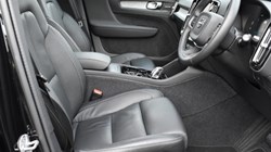 2024 (73) VOLVO XC40 2.0 B4P Ultimate Dark 5dr Auto 5140352