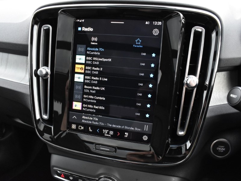 2024 (73) VOLVO XC40 2.0 B4P Ultimate Dark 5dr Auto 5140232