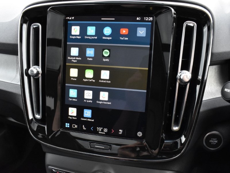 2024 (73) VOLVO XC40 2.0 B4P Ultimate Dark 5dr Auto 5140233