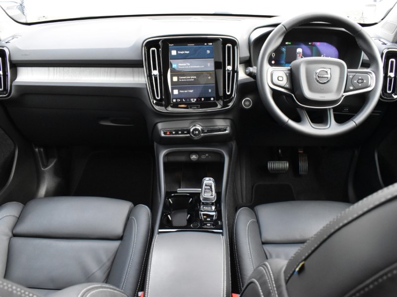 2024 (73) VOLVO XC40 2.0 B4P Ultimate Dark 5dr Auto 5140359